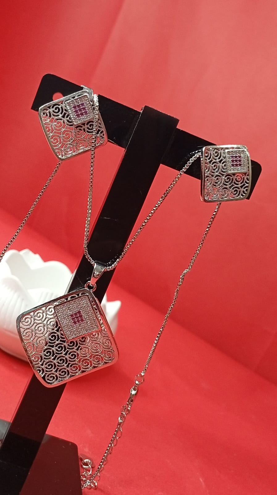 the silver-tone filigree jewelry set