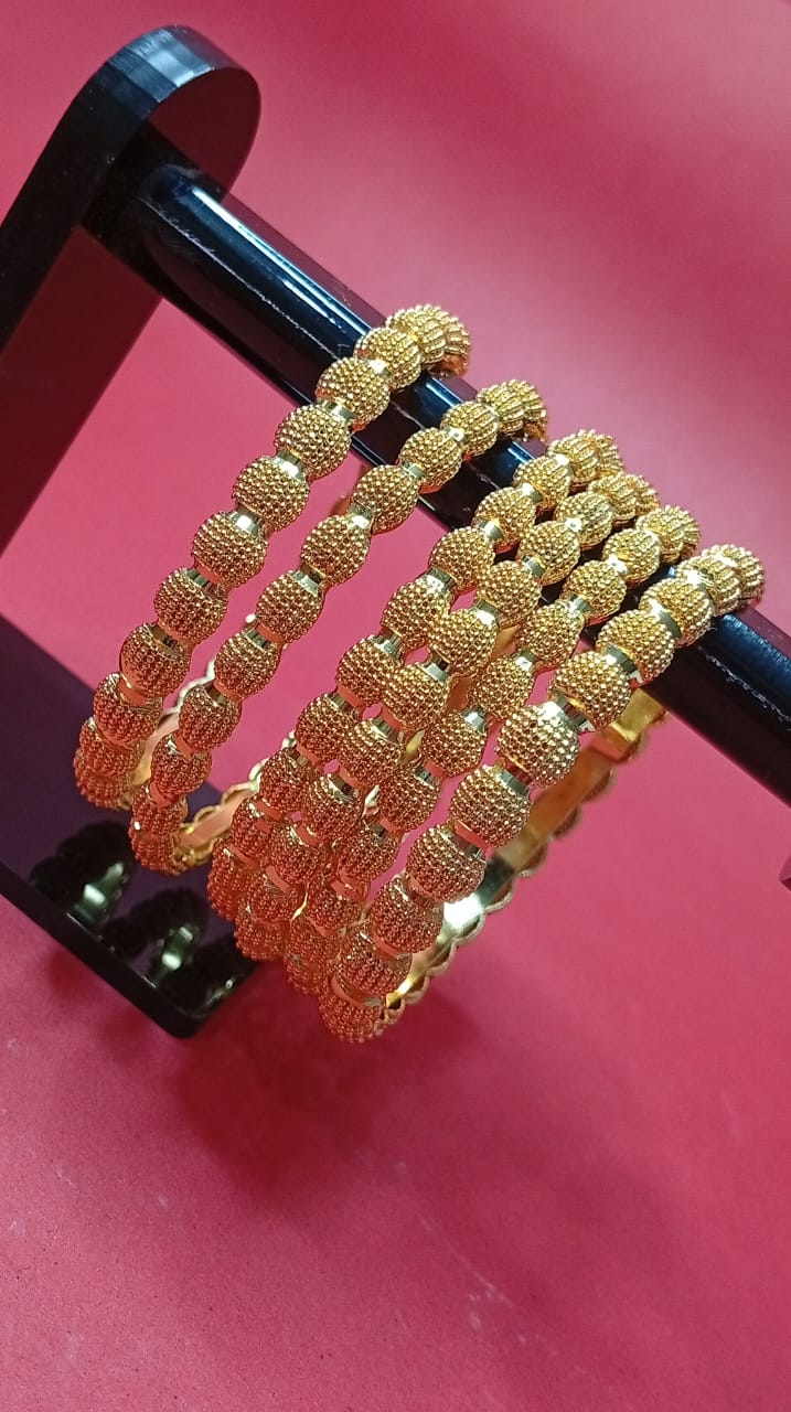 the Suvarna Glow Beaded Bangles set