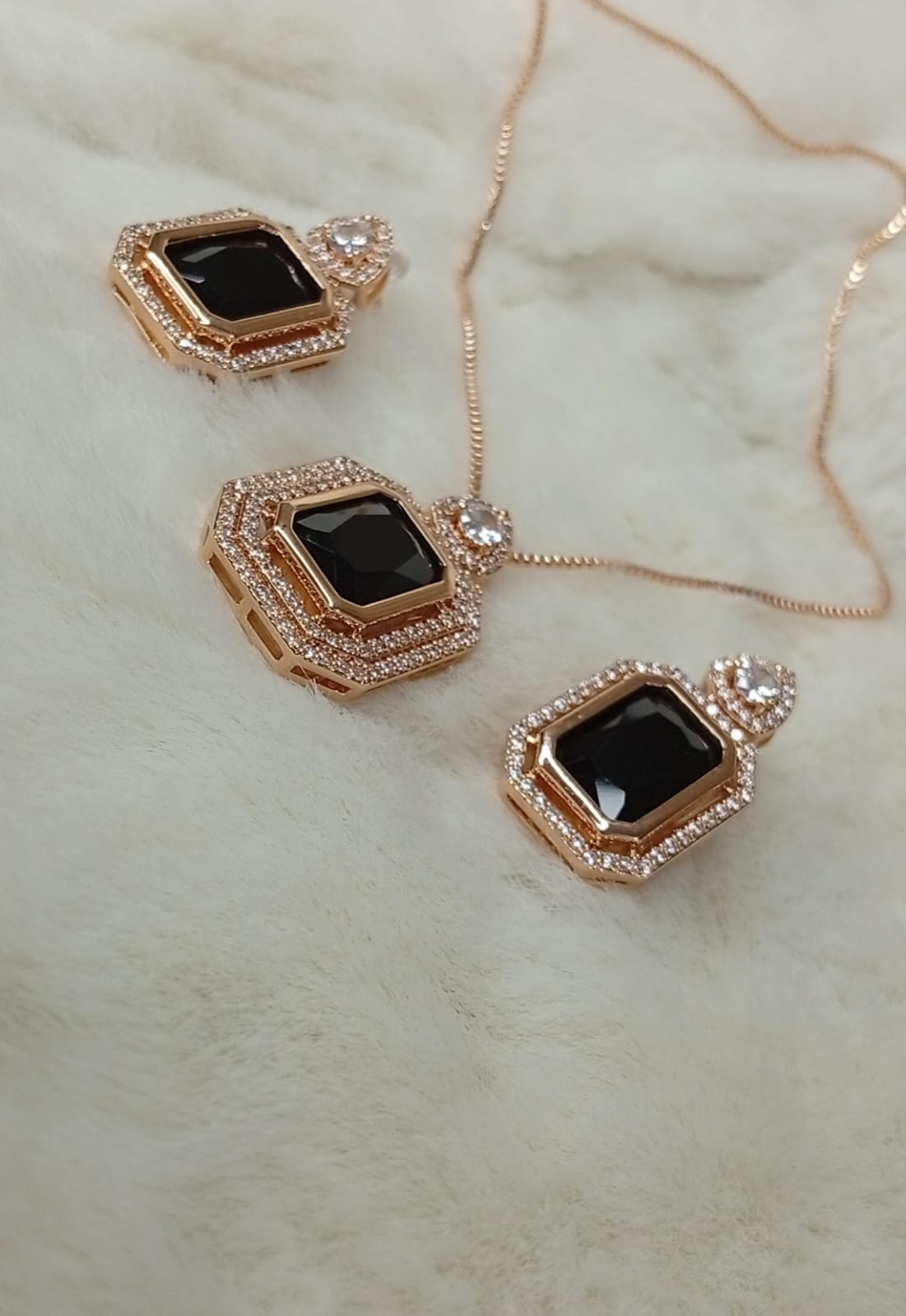 Modern Glamour: Black Stone Zircon Jewellery