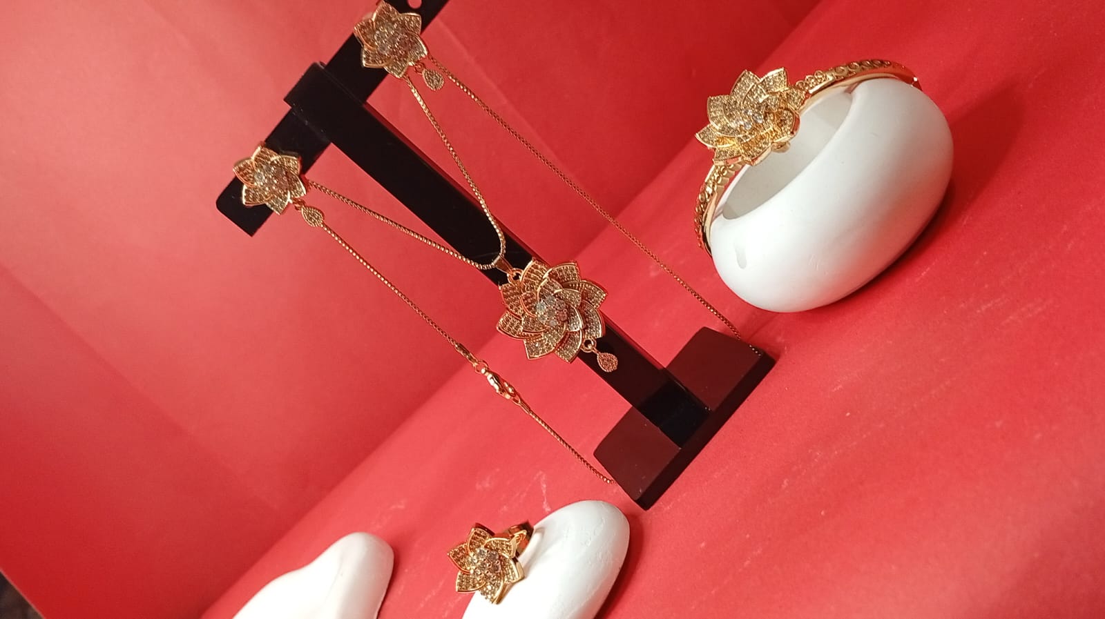 The Sovereign Emerald 4-Piece Jewelry Suite – Handcrafted Necklace, Adjustable Ring, Halo Stud Earrings & Statement Bangle (Kara) – Premium 14K Gold Finish Luxury Set for Women