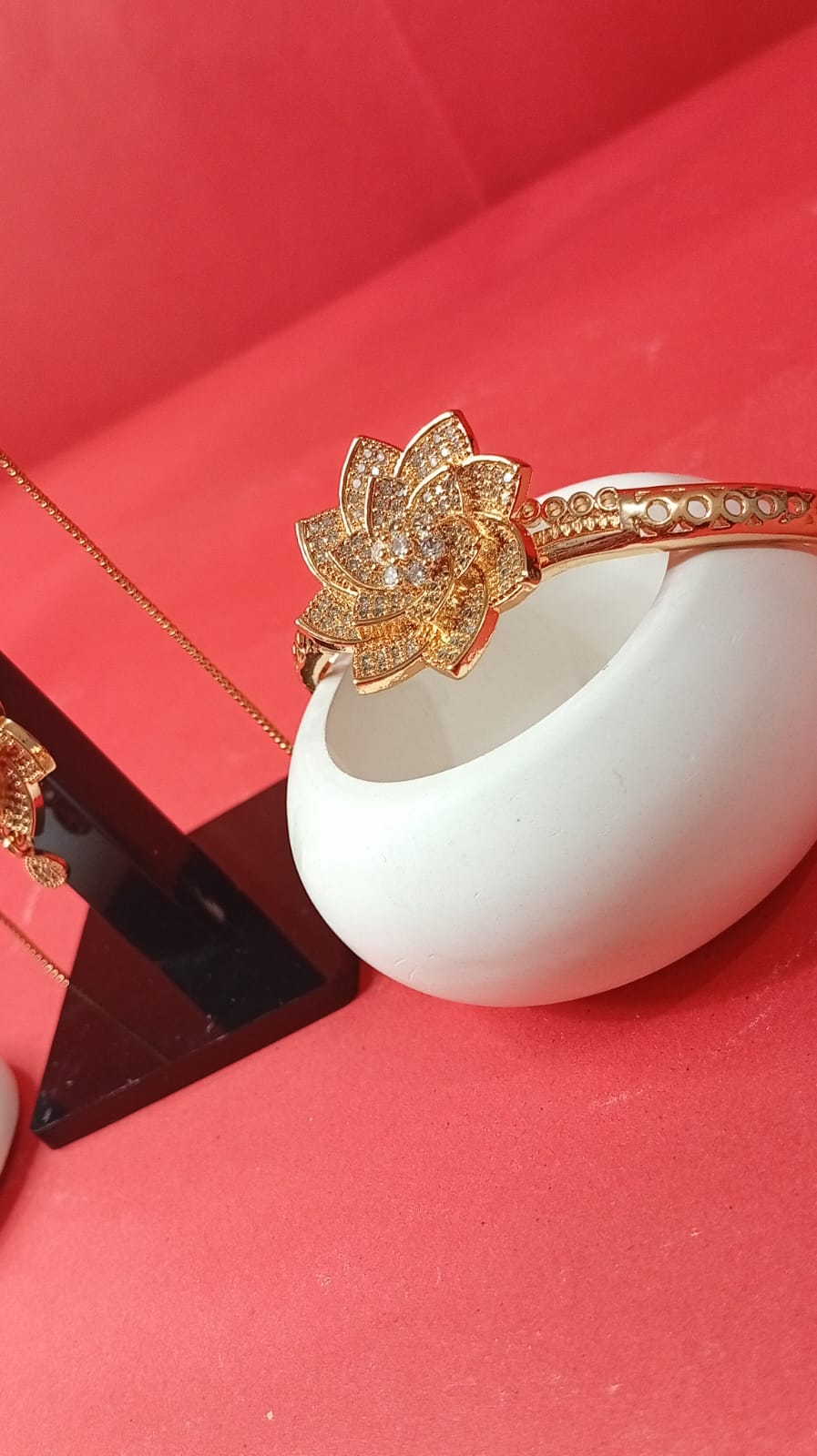 The Sovereign Emerald 4-Piece Jewelry Suite – Handcrafted Necklace, Adjustable Ring, Halo Stud Earrings & Statement Bangle (Kara) – Premium 14K Gold Finish Luxury Set for Women