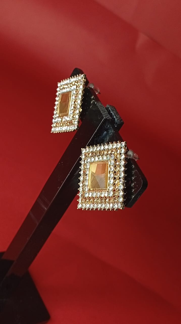 the gold-tone square stud earrings