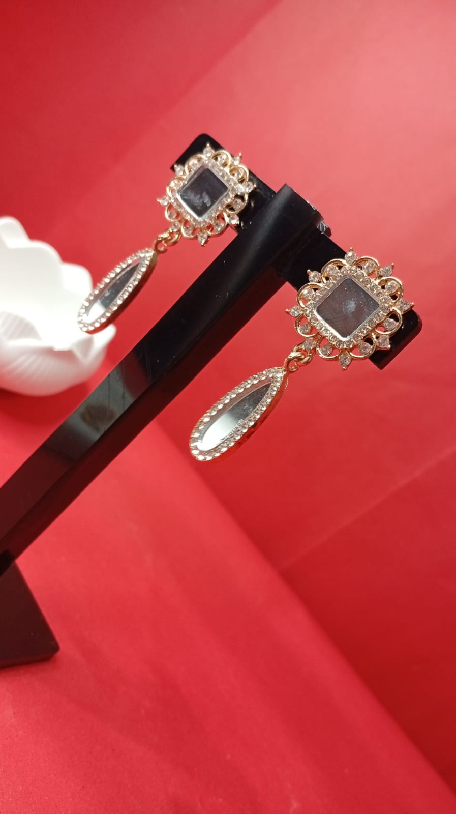 the vintage-style gold & black crystal drop earrings