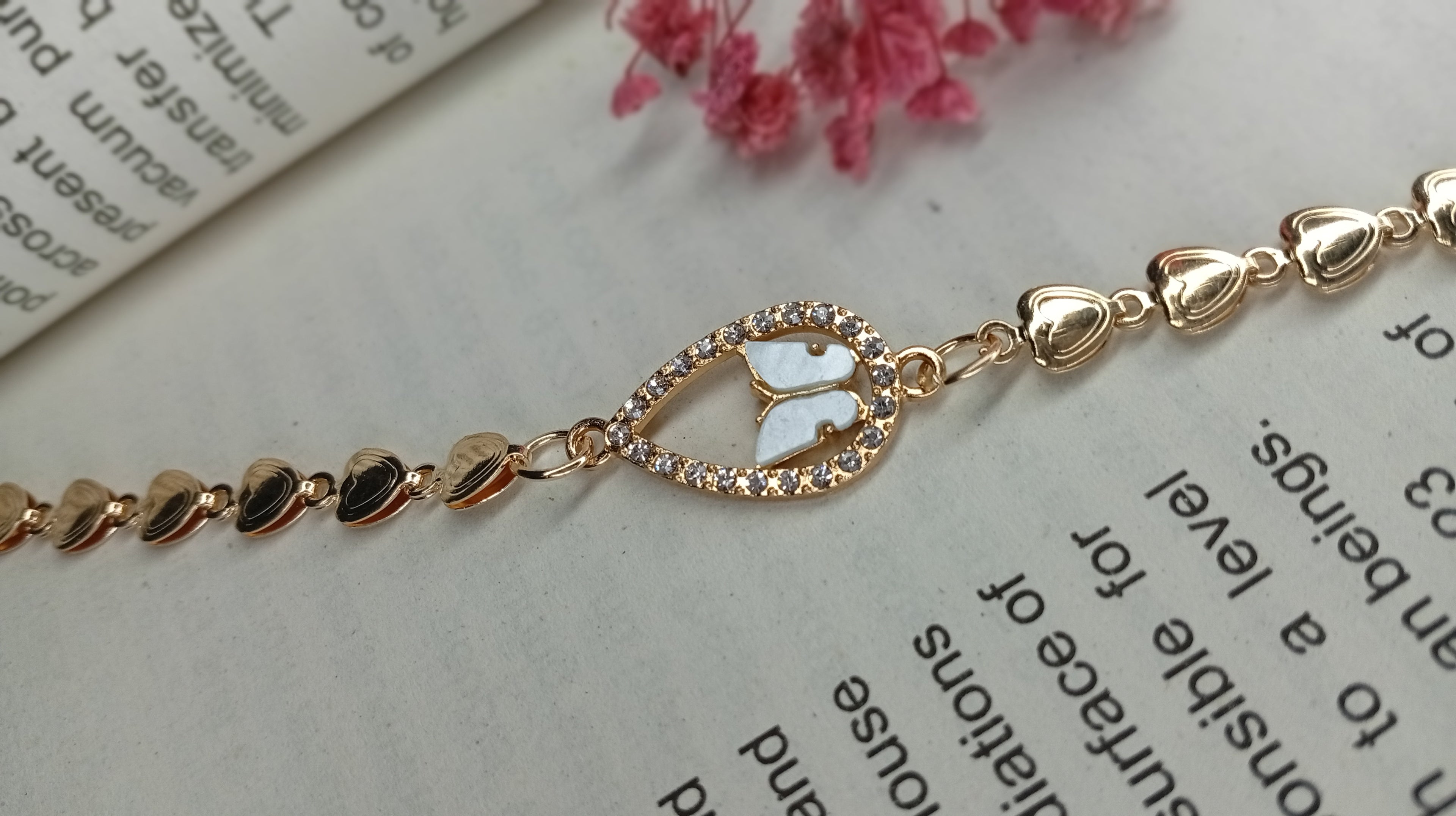 Elegant Gold-Plated Butterfly Heart Chain Bracelet for Women - Zircon & Mother of Pearl Inlay